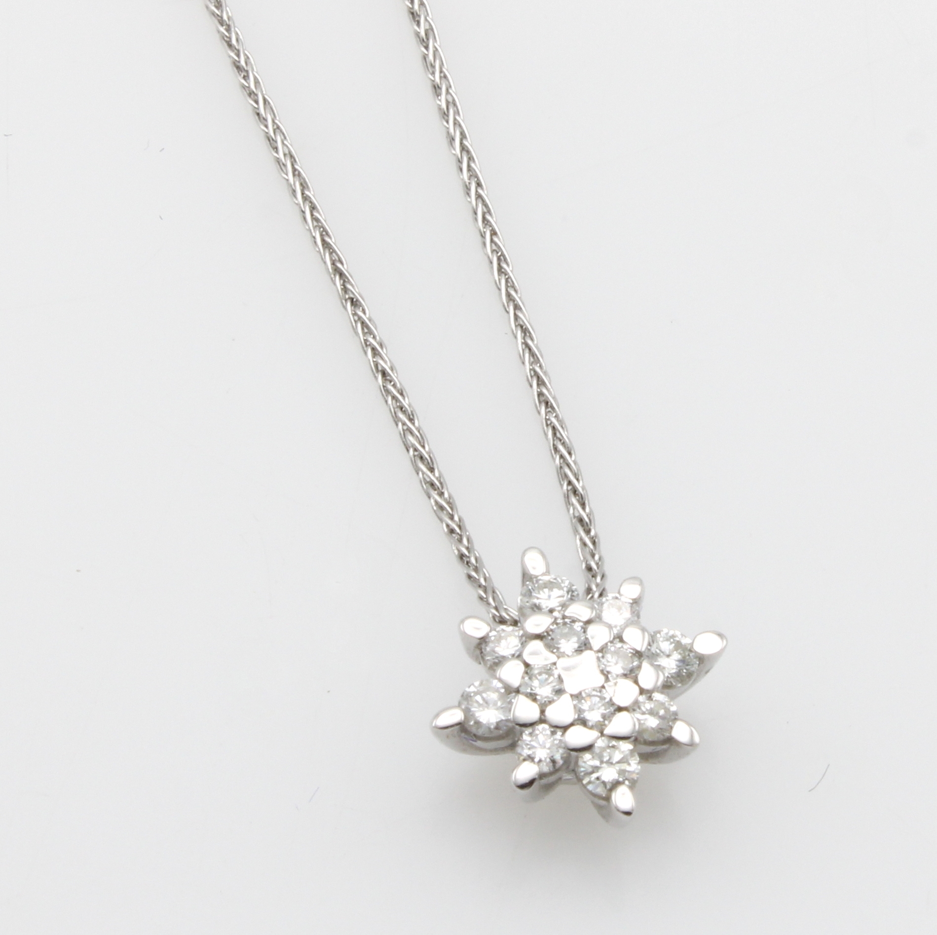 Image 27049166 - Anhänger mit Brillanten an Kette, WG 585/000, anged. Form einer Schneeflocke, Brill. ...