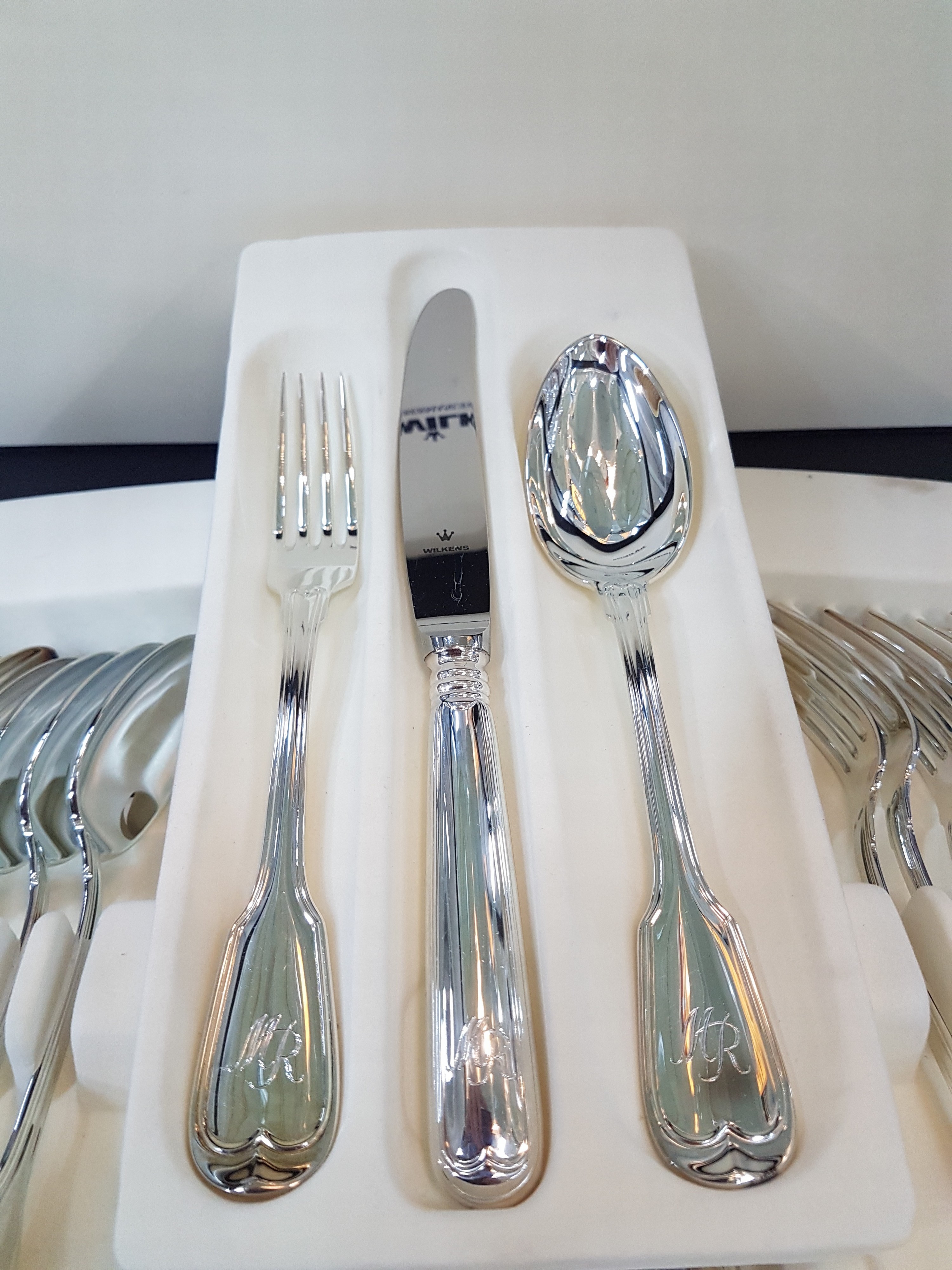 Detail b: Besteck für 12 Personen, Wilkens Bremen, Modell Augsburger Faden, 925er Sterling Silber, Monogramm MR, 12 Messer, 12 Gabeln, 12 Löffel, 12 ...