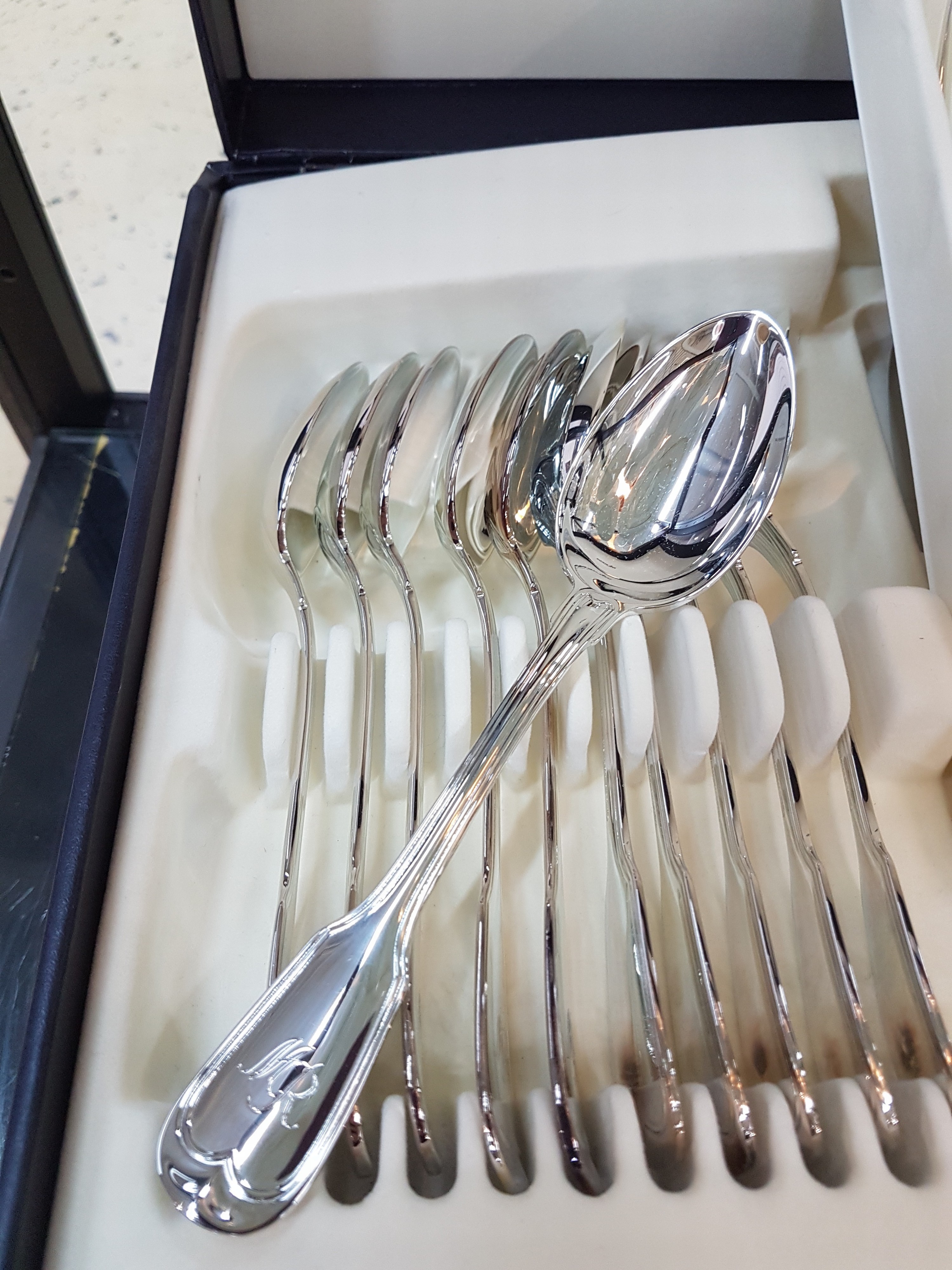 Detail c: Besteck für 12 Personen, Wilkens Bremen, Modell Augsburger Faden, 925er Sterling Silber, Monogramm MR, 12 Messer, 12 Gabeln, 12 Löffel, 12 ...