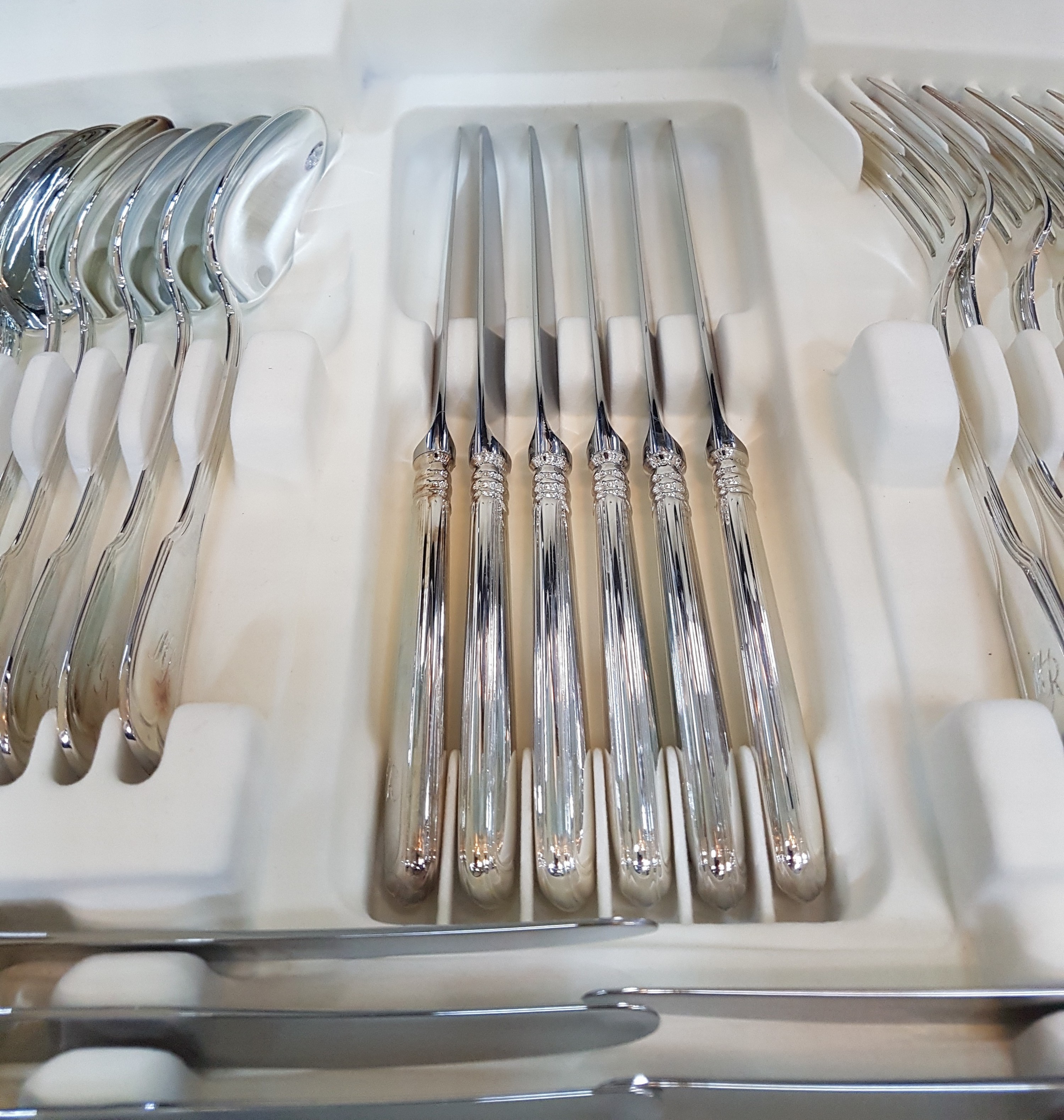Detail f: Besteck für 12 Personen, Wilkens Bremen, Modell Augsburger Faden, 925er Sterling Silber, Monogramm MR, 12 Messer, 12 Gabeln, 12 Löffel, 12 ...