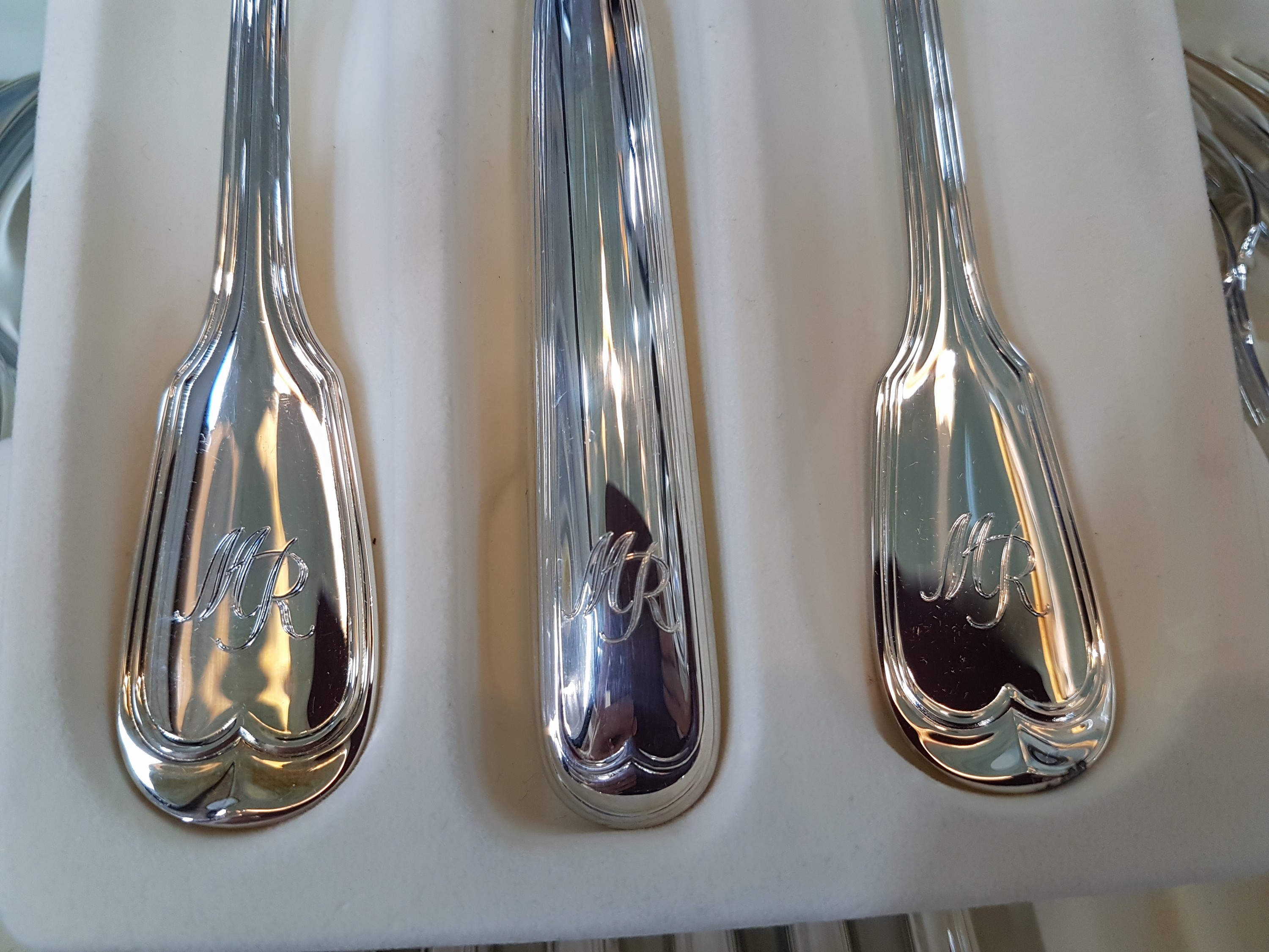 Detail h: Besteck für 12 Personen, Wilkens Bremen, Modell Augsburger Faden, 925er Sterling Silber, Monogramm MR, 12 Messer, 12 Gabeln, 12 Löffel, 12 ...