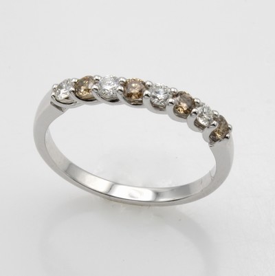 27049108a - Ring mit Brillanten, WG 585/000, 8 Brill. in Krappenfassungen zus. ca. 0.45 ct Braun u. ...