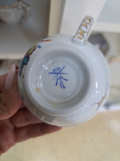 27049117e - Mokkaservice, Herend, Ungarn, Apponyi bunt, Goldstaffage, Mokkakanne, Zuckerdose und ...