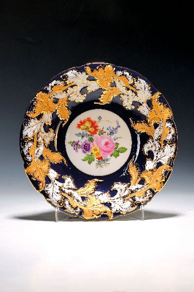 Image Prunkschale, Meissen, 2.H.20.Jh., kobaltblauer, Fond, Fahne mit Blattrelief, Matt- und ...