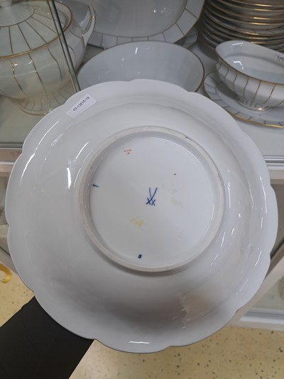 Image 27049119a - Magnificent bowl, Meissen, 2nd half of the 20th century, cobalt blue background, flag ...