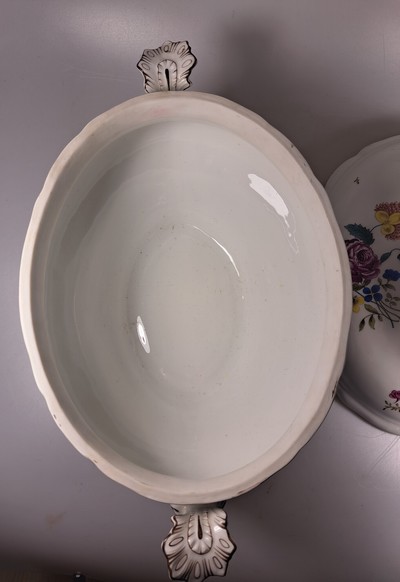 27049128g - Große Deckelterrine, Tata, Ungarn, Eugen Farkashazi-Fischer, um 1890, Porzellan, ...