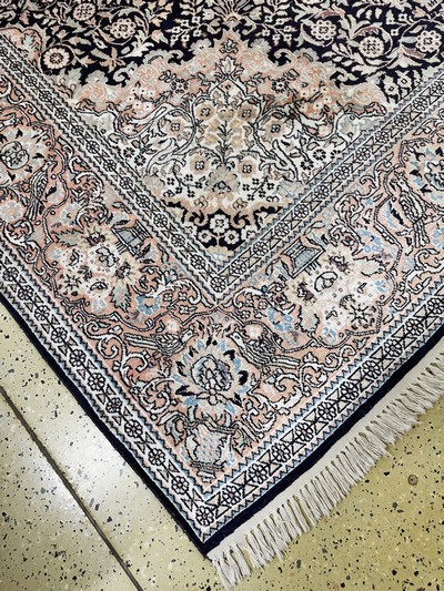 27049130b - Kaschmir, Indien, Ende 20.Jhd, merzerisierte Baumwolle, ca. 350 x 250 cm, EHZ: 2 ...