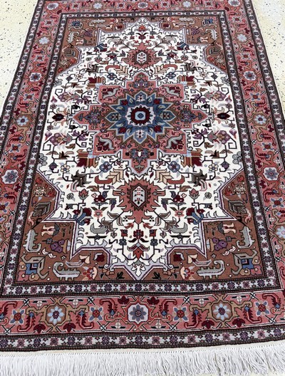 27049144d - Täbriz fein(50 Raj), Persien, Ende 20.Jhd, Korkwolle mit Seide, ca. 160 x 105 cm, ca. ...