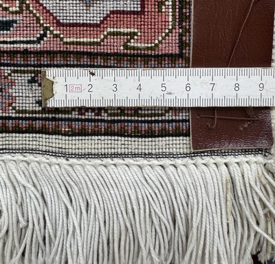 27049144e - Täbriz fein(50 Raj), Persien, Ende 20.Jhd, Korkwolle mit Seide, ca. 160 x 105 cm, ca. ...