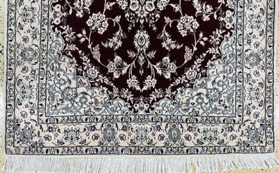 27049148c - Nain fein, Persien, Ende 20.Jhd, Korkwolle, ca. 212 x 132 cm, EHZ: 1-2 Schätzpreis: ...