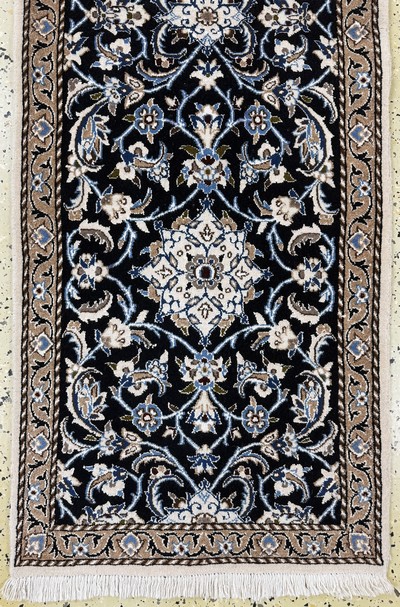 27049151b - Nain fein, Persien, Ende 20.Jhd, Korkwolle mit Seide, ca. 184 x 55 cm, EHZ: 2 ...