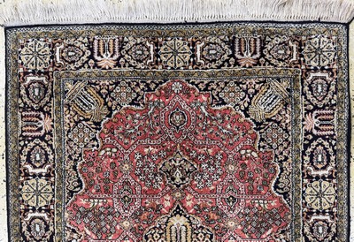 27049155a - Ghom Seide, Persien, Mitte 20.Jhd, reine Naturseide, ca. 152 x 108 cm, EHZ: 2 ...