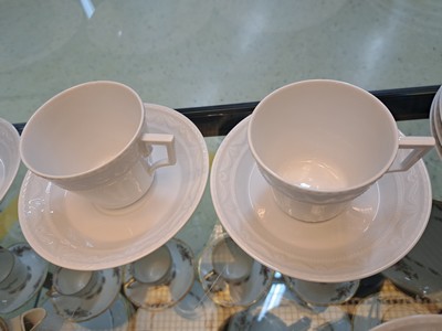 27049169e - 38 Serviceteile, KPM Berlin, 20. Jh., Modell Kurland, weiß, 8 flache Speiseteller, 6 ...