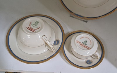 27049172a - Kaffeegedeck und Mokkatasse aus dem Zeppelin, um 1935, Heinrich & Co., elfenbeinfarben ...