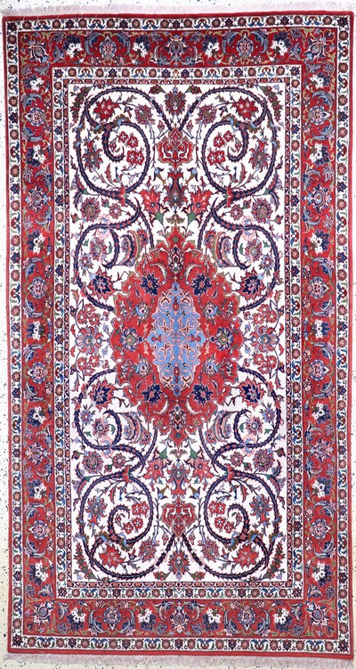 Image Esfahan fein, Persien, ca. 50 Jahre, Korkwolle auf Seide, ca. 268 x 145 cm, ca. 1,0Mio. ...