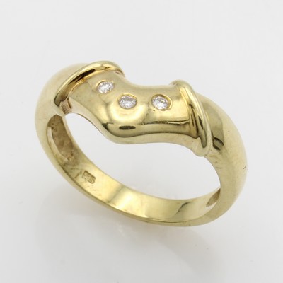 27049193a - Ring mit Brillanten, GG 585/000, v-förmiger Ringkopf m. Zwischenstegen, 3 Brill. zus. ...