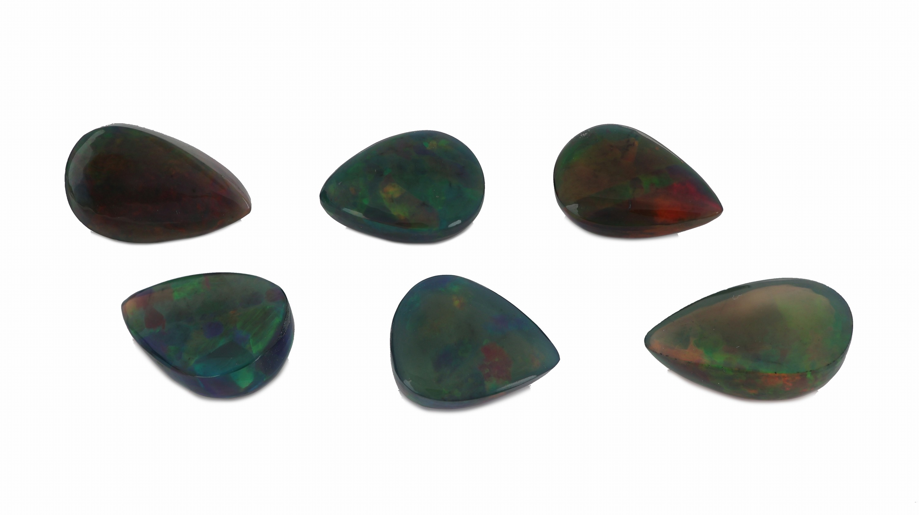 Detail a: Lot 6 lose schwarze Opale, zus. ca. 17.95 ct, tropfenf. Cabochons in versch. Größen, intensives Farbspiel in Grün, Rot und Blau