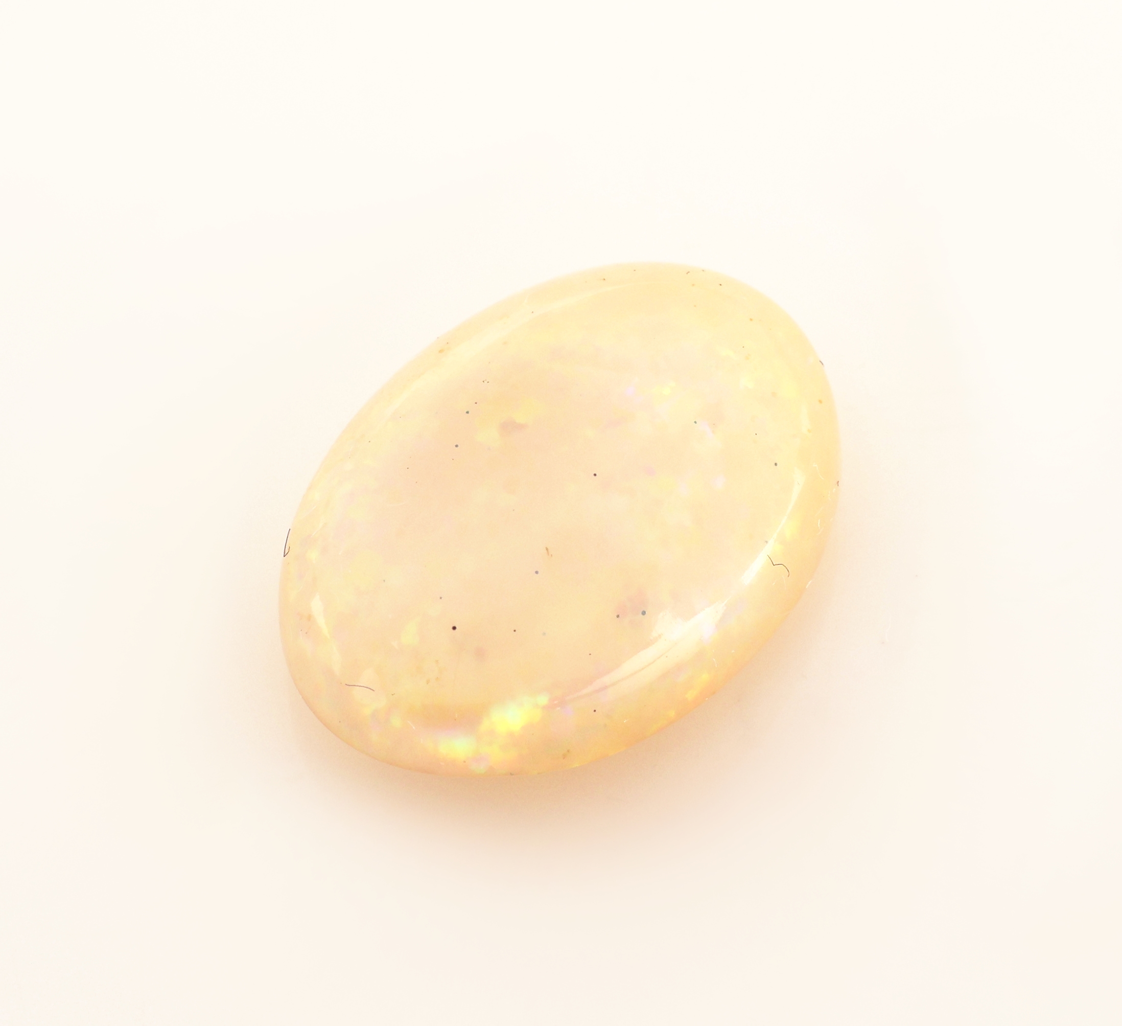 Loser weißer Opal, ca. 9.52 ct, ovaler Cabochon, Farbspiel in Grün, Gelb und Blau, ca. 17.31 x 12.99 x 7.33 mm, Herkunft Äthiopien