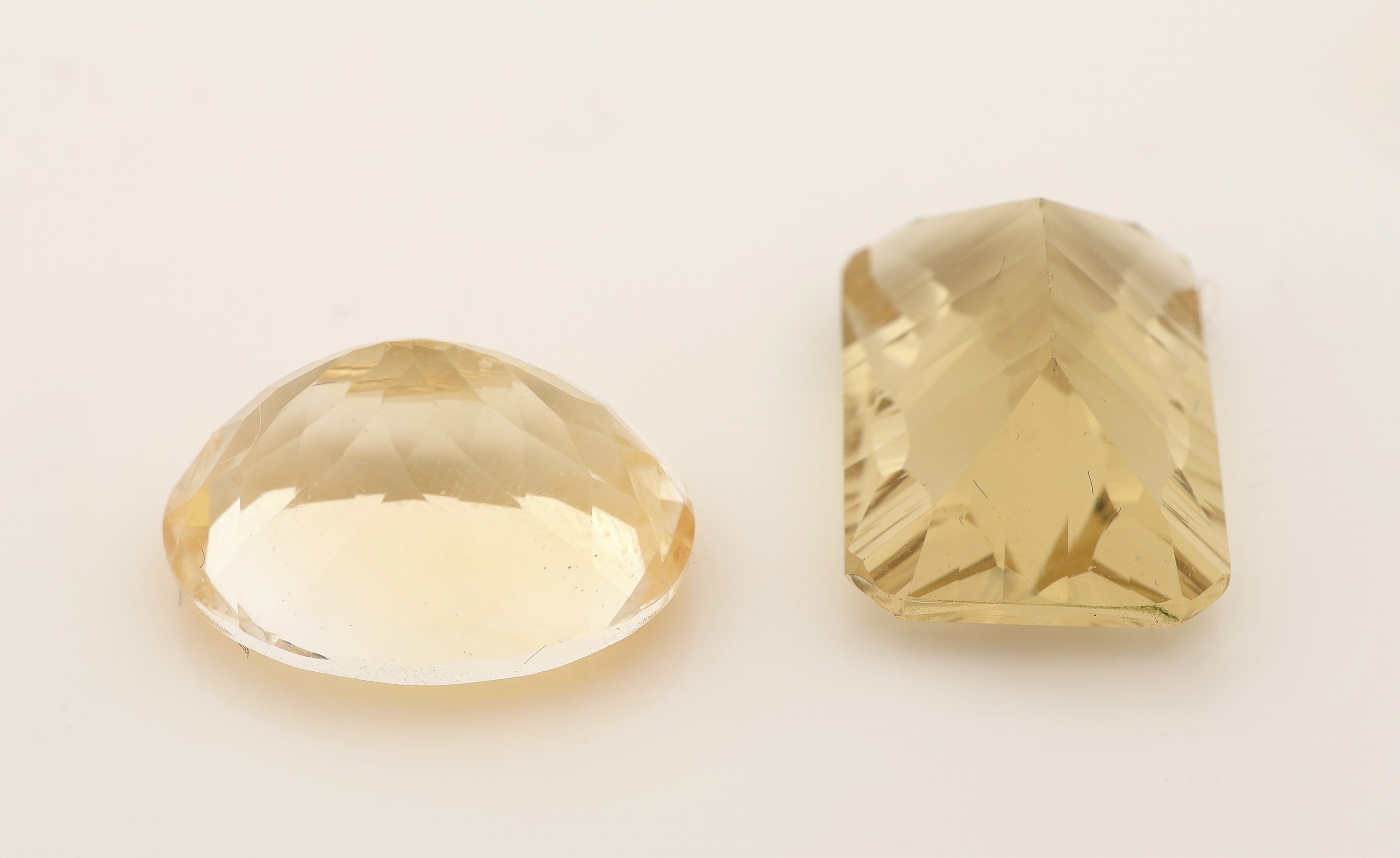 Detail a: Konvolut 2 lose Citrine, 1 x ca. 14.18 ct, ovalfacett., ca. 18.20 x 13.19 x 10.90 mm 1 x ca. 13.99 ct, oktagonaler Fantasieschliff,ca. 17.85 x 13.0 ...