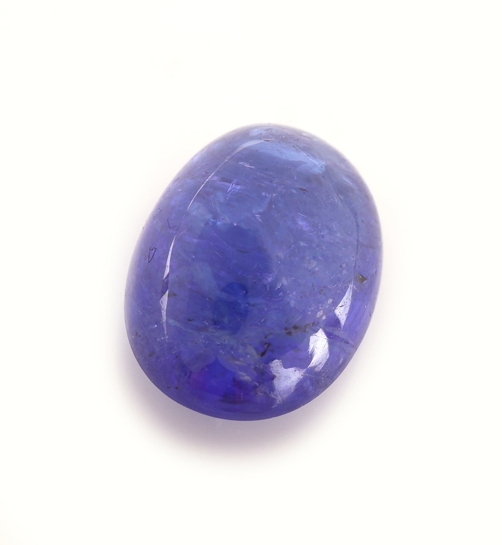 Detail a: Loser Tansanit, ca. 8.16 ct, ovaler Cabochon, ca. 13.79 x 10.04 x 7.12 mm