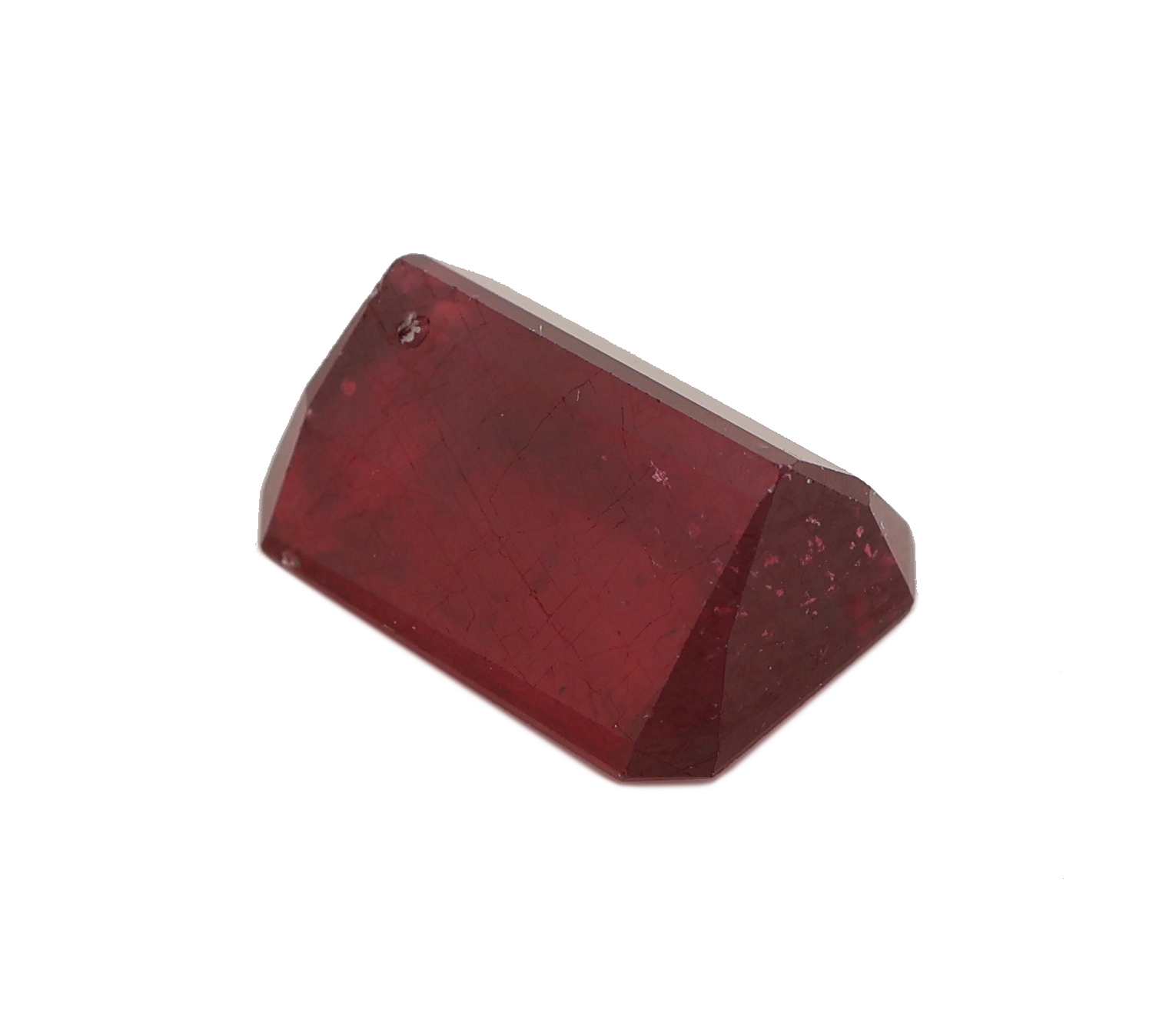 Detail b: Loser Rubin, 5.75 ct, Treppenschliff, ca. 10.80 x 7.80 x 5.75 mm, wohl beh.