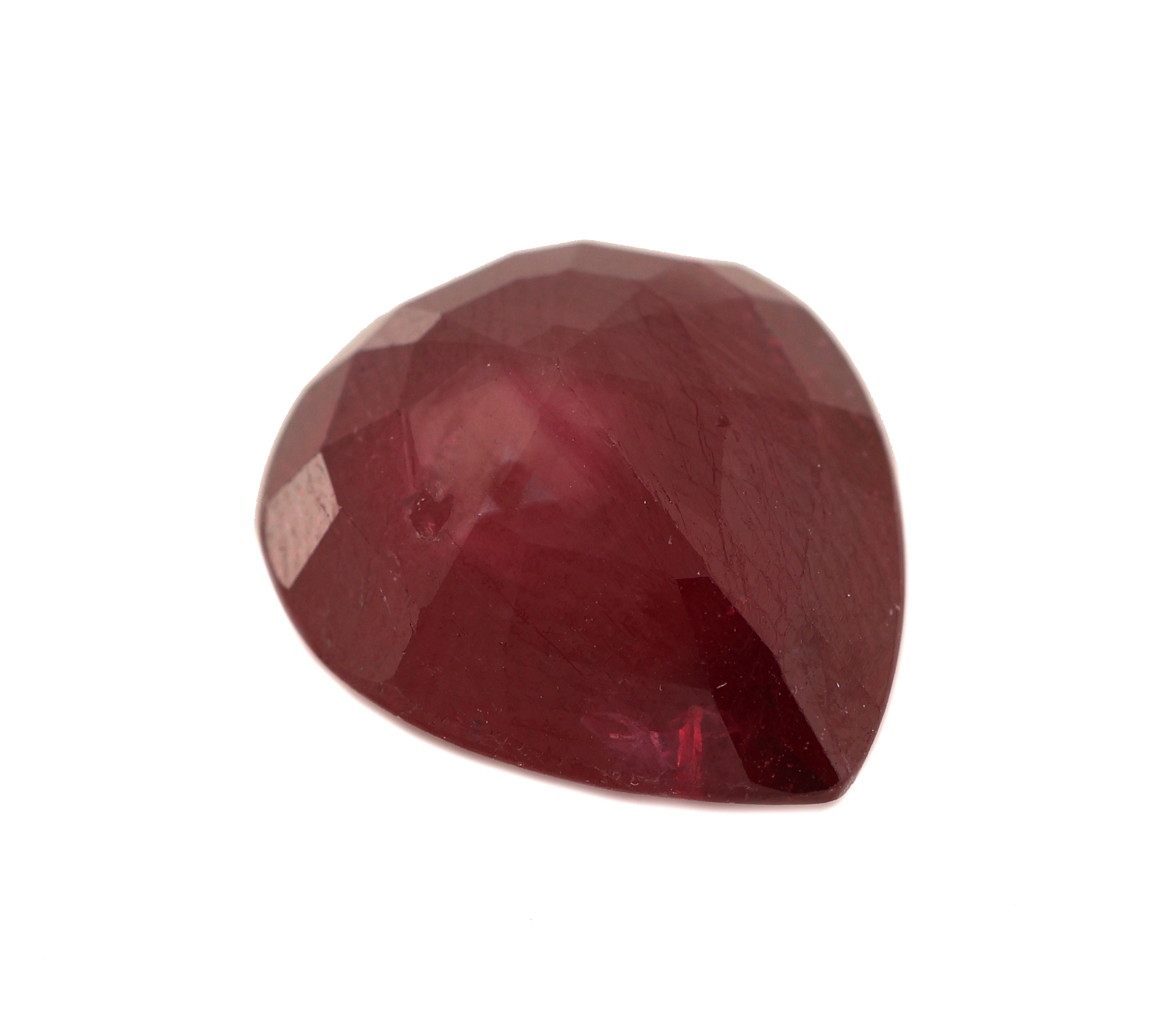 Detail b: Loser Rubin, ca. 8.10 ct, facett. Tropfen, ca.14.79 x 12.36 x 5.49 mm, Purplish Red, Reinheitsbehandlung, Bleiglasfüllung, AGL- Expertise anbei