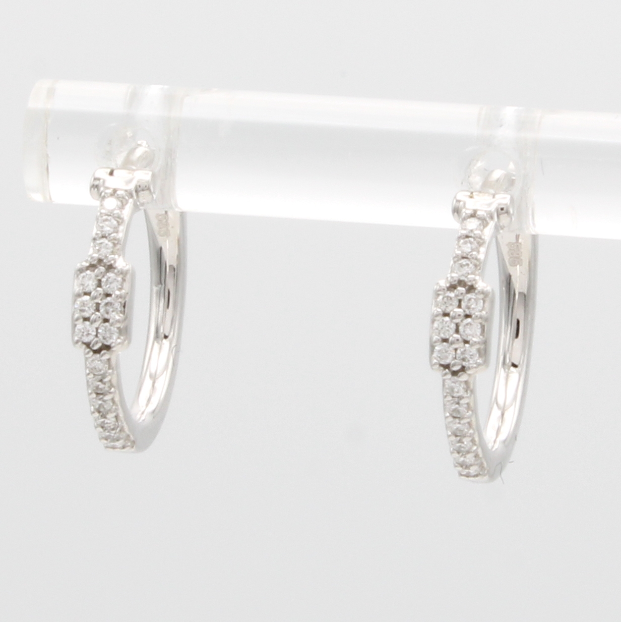 Image 27049263 - Paar Creolen mit Brillanten, WG 585/000, 30 Brill. zus. ca. 0.10 ct Weiß/si, Innend, ...