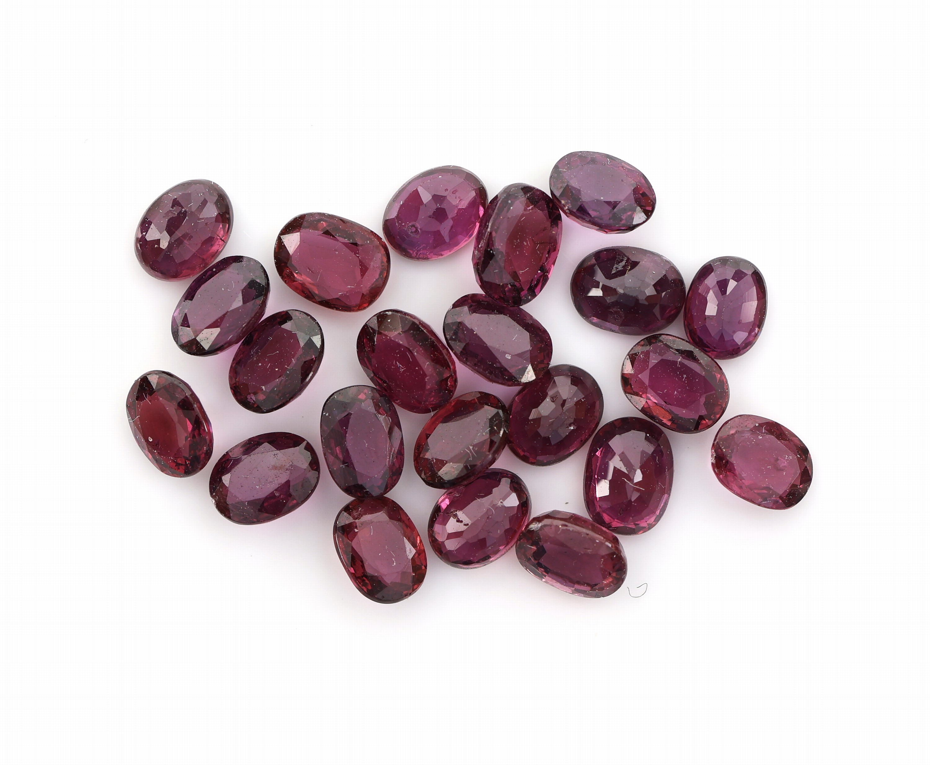 Image 27049272 - Lot lose Rubine, zus. ca 5.74 ct, ovalfacett.,versch. Größen und Farbnuancen, ...