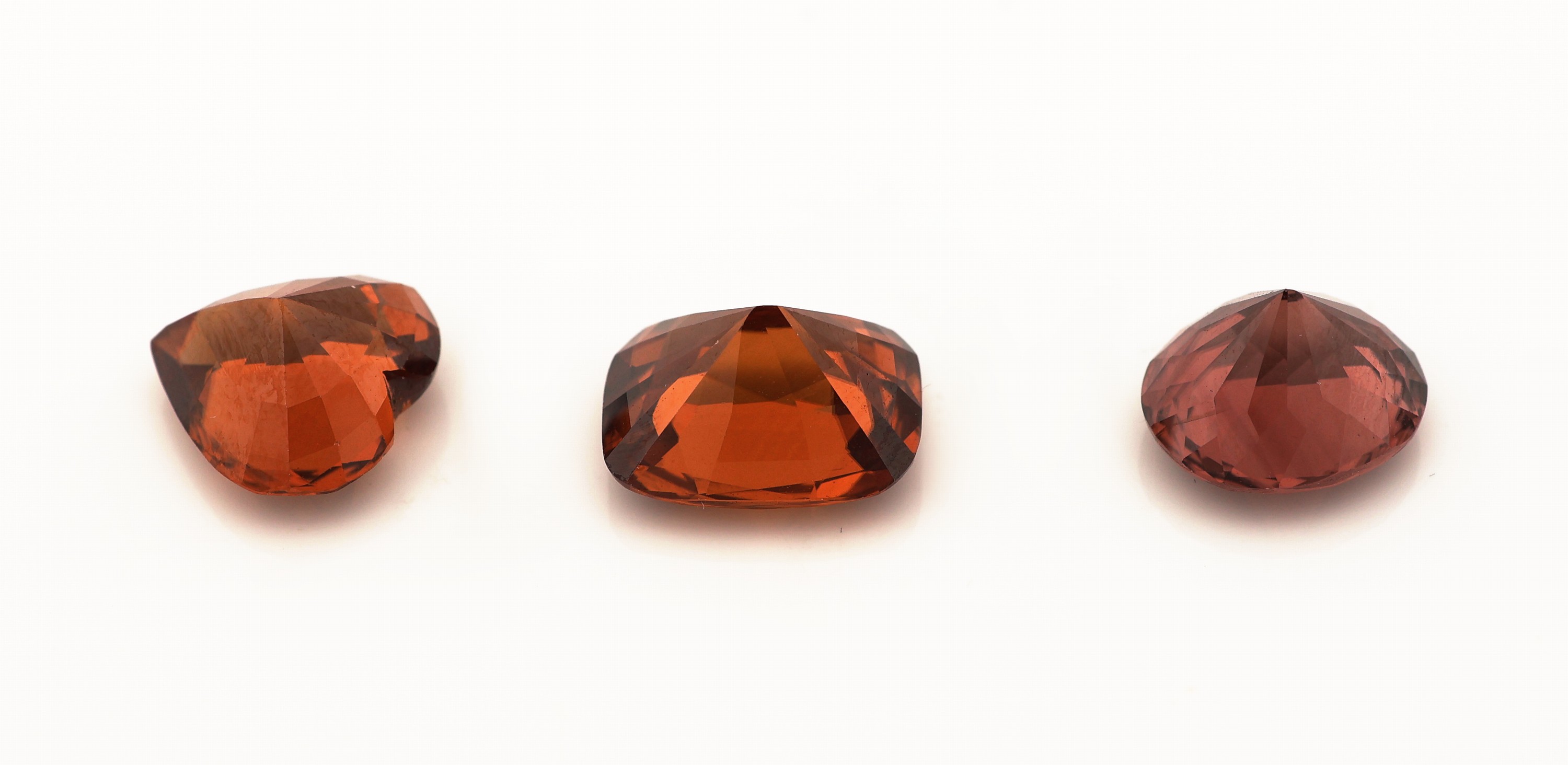 Detail a: Lot 3 lose Zirkone, zus. ca. 11.24 ct, 1 x facett. Herz, 1 x Kissenschliff, 1 x ovalfacett.