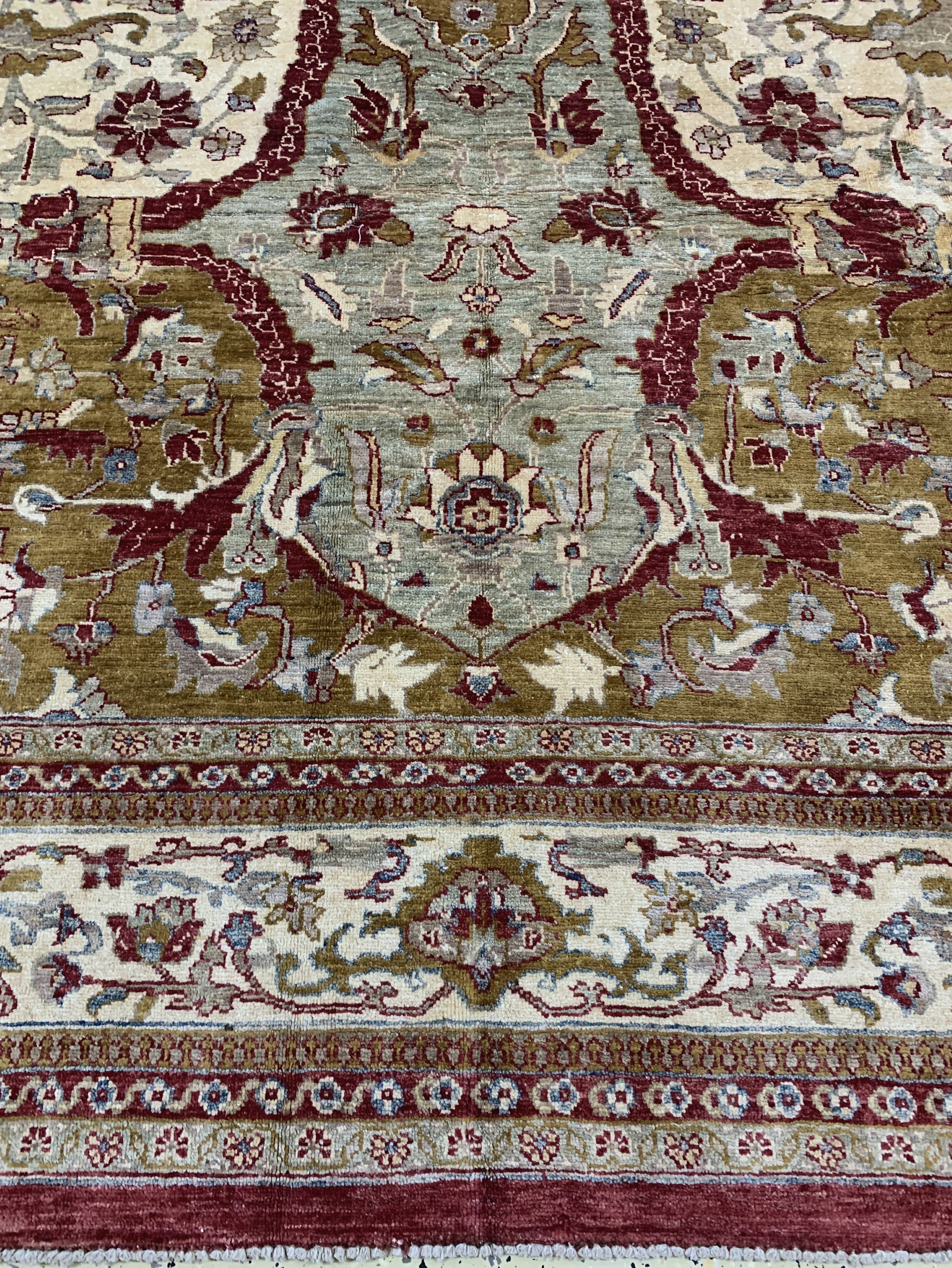 Detail b: Ziegler, Pakistan, Ende 20.Jhd, Wolle auf Baumwolle, ca. 362 x 275 cm, EHZ: 2