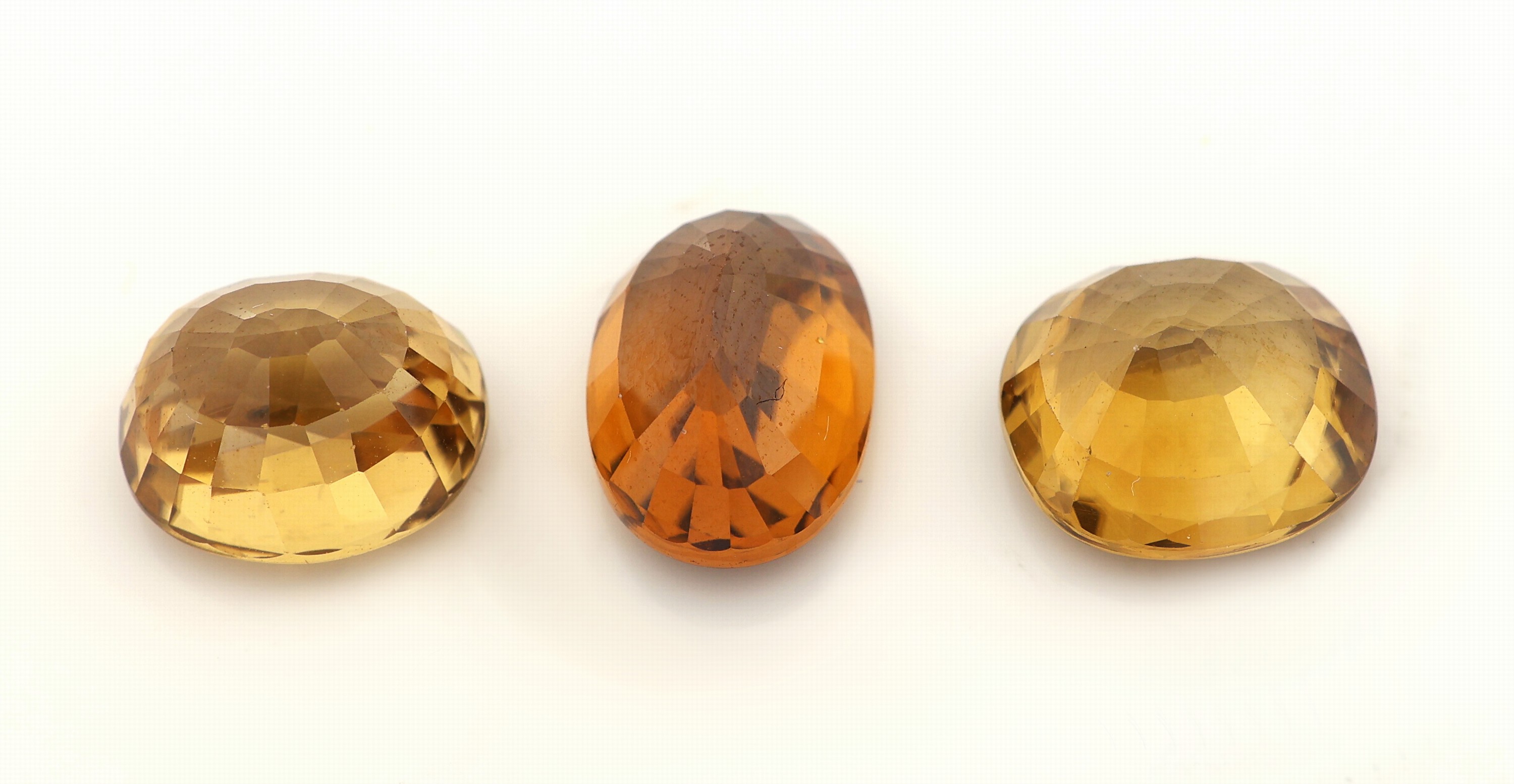 Detail a: Lot 3 lose ovalfacett. Zirkone, zus. ca. 13.50ct, versch. Größen und Farbnuancen