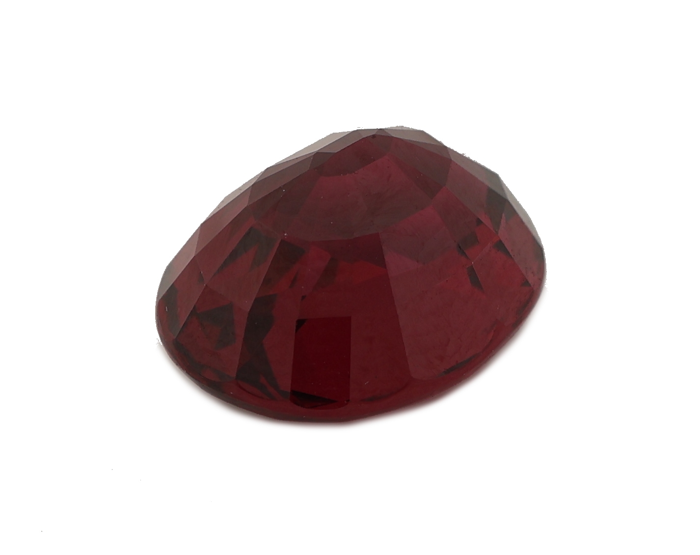 Detail b: Loser Rhodolith, ca. 7.15 ct, schöne Farbe, ovalfacett.