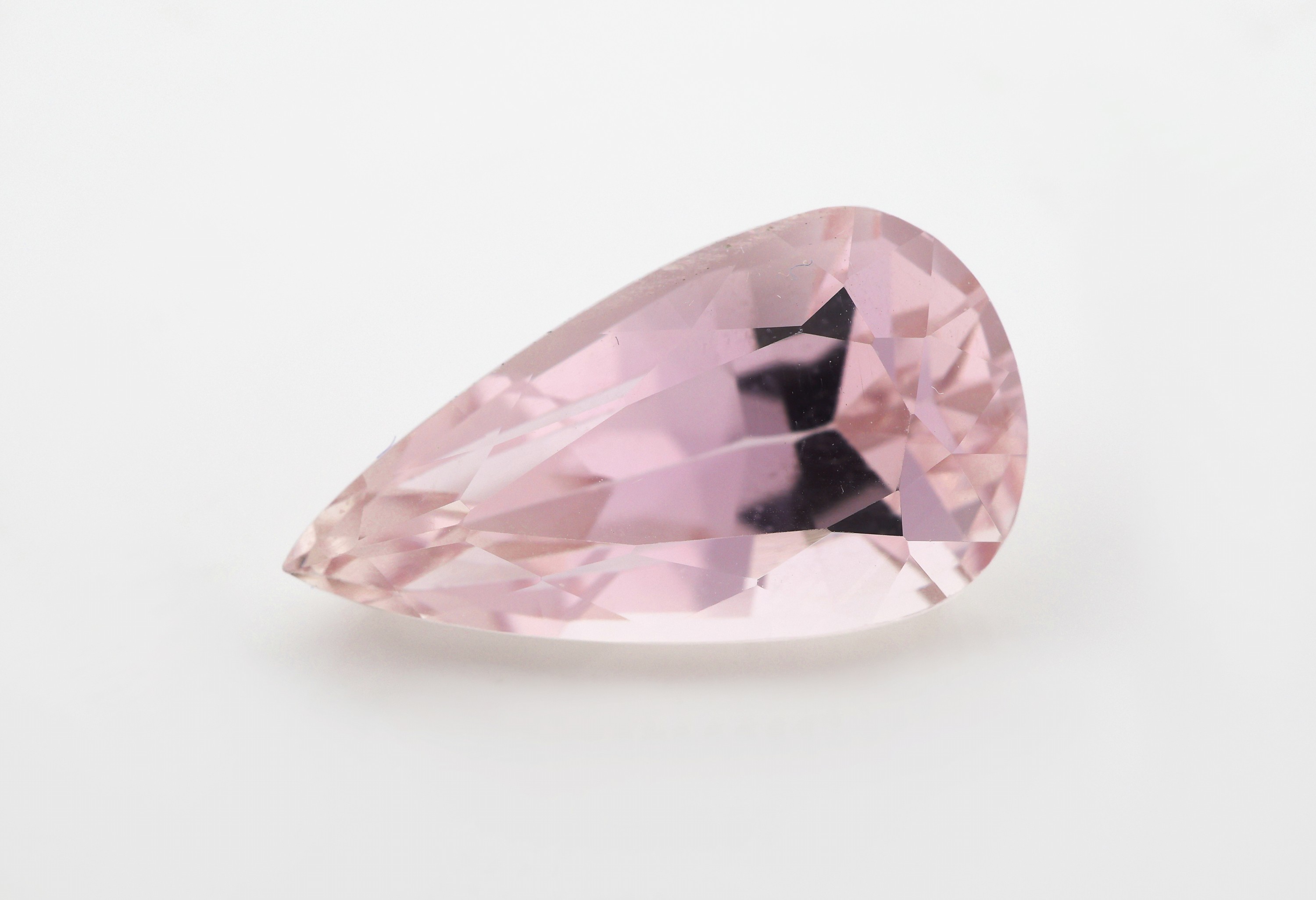 Image 27049283 - Loser Kunzit, ca. 14.88 ct, facett. Tropfen, ca. 20.57 x 11.27 x 10.53 mm Schätzpreis: ...