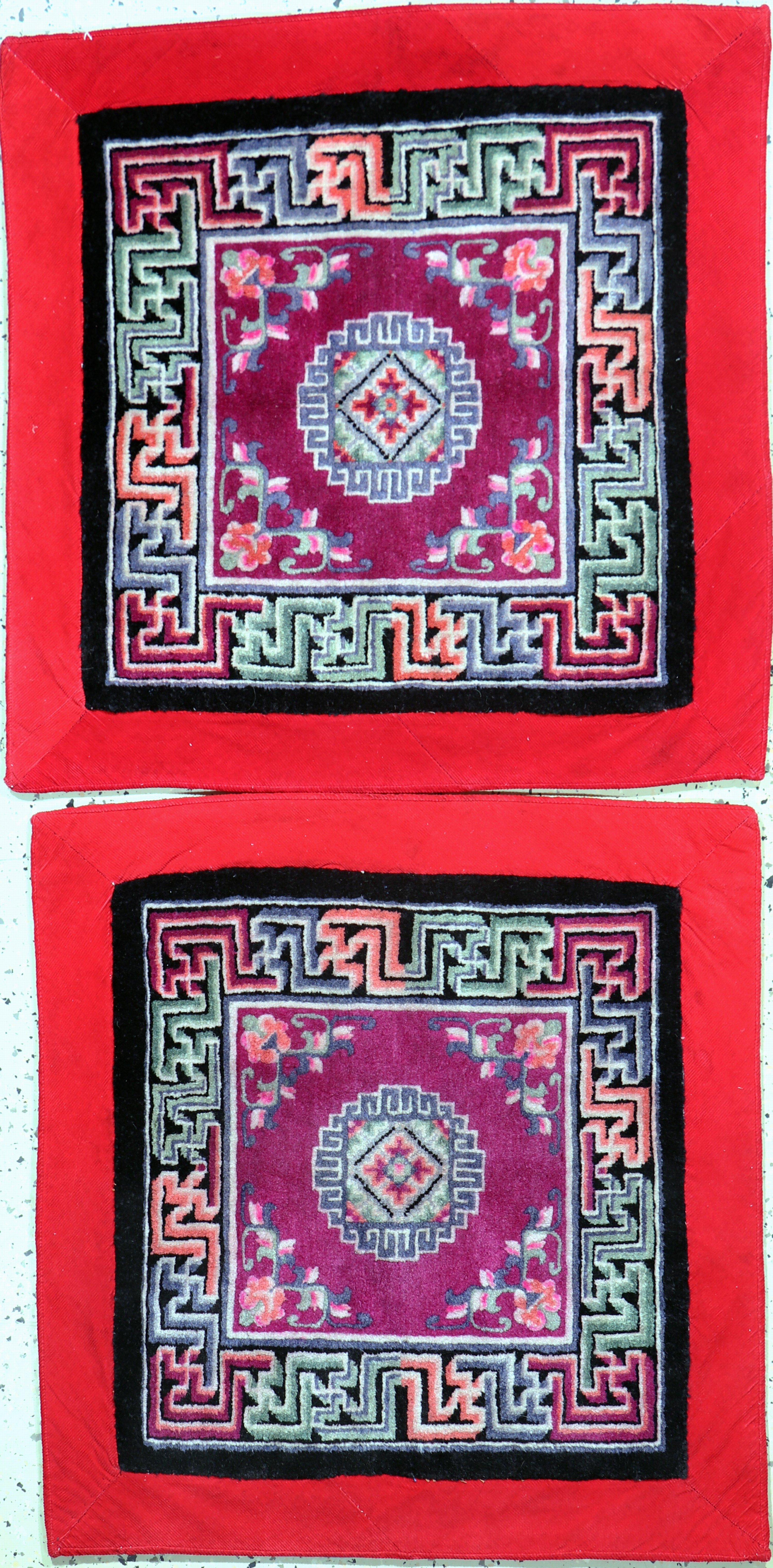 Image 27049284 - 1 paar´Meditation-Matten´, Tibet, Mitte 20.Jhd, Wolle auf Baumwolle, ca. 80 x 80 cm, ...