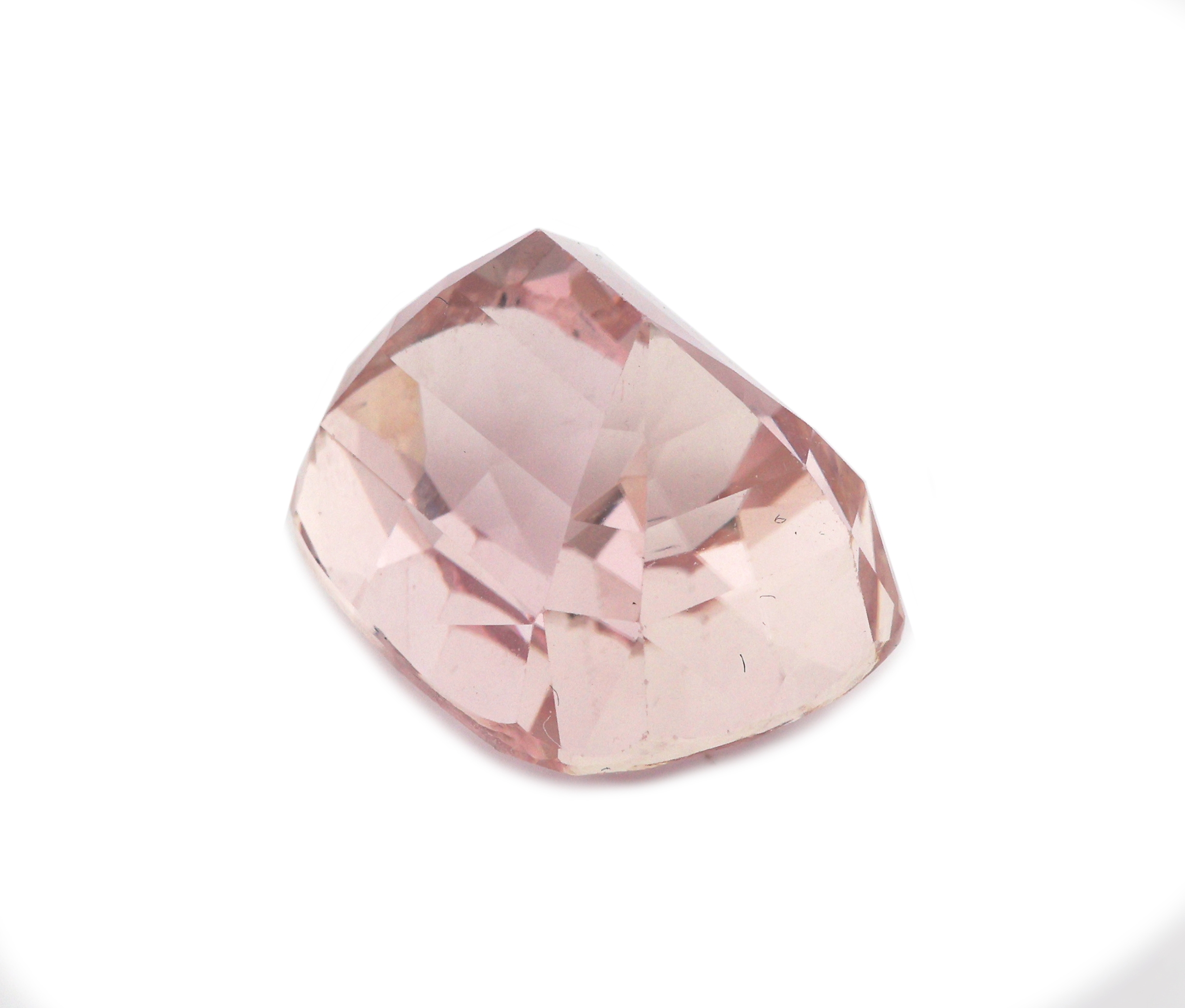 Detail b: Loser Kunzit, ca. 32.84 ct, Kissenschliff, ca.18.92 x 15.08 x 14.17 mm