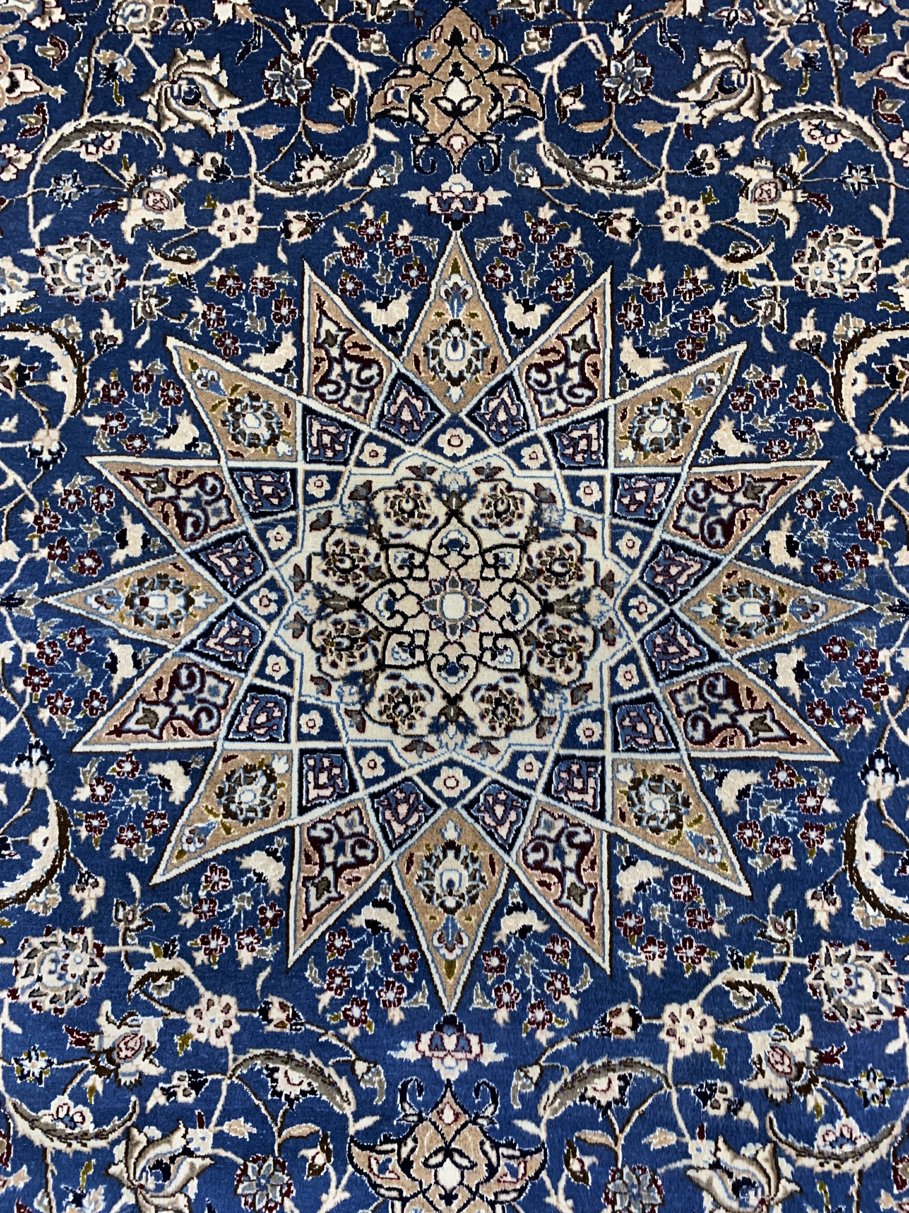 Detail c: Nain fein(9 La), Persien, Ende 20.Jhd, Korkwolle mit Seide, ca. 325 x 215 cm, gereinigt, EHZ: 2