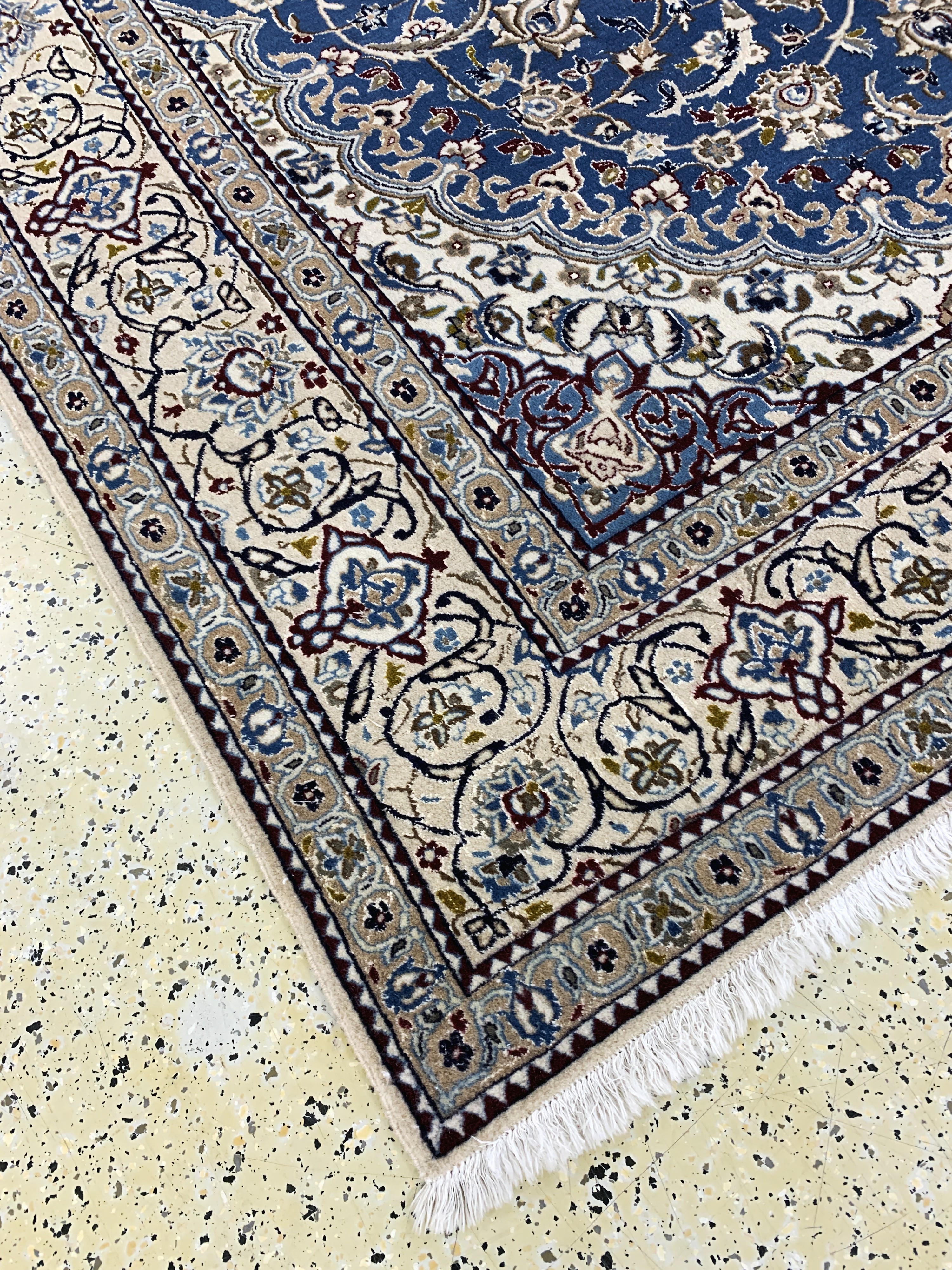 Detail e: Nain fein(9 La), Persien, Ende 20.Jhd, Korkwolle mit Seide, ca. 325 x 215 cm, gereinigt, EHZ: 2