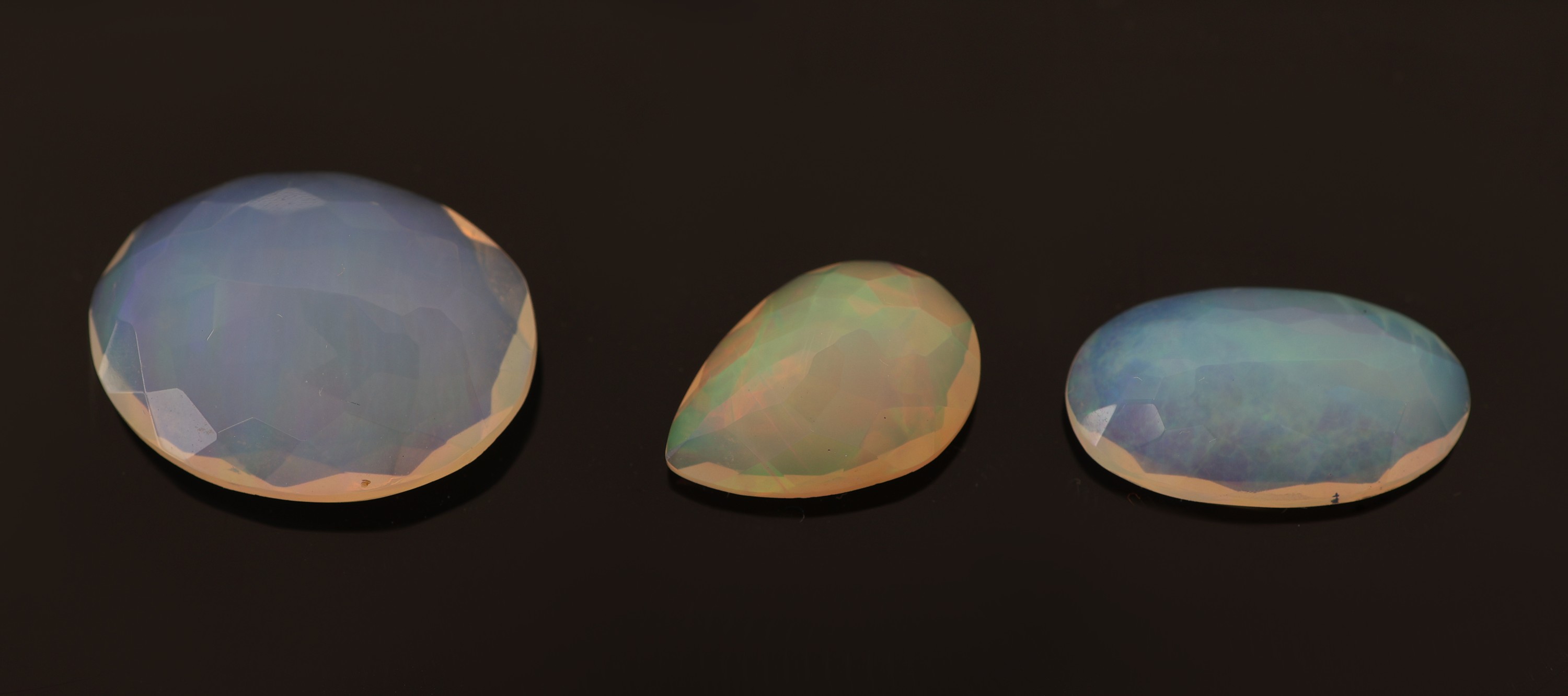 Detail a: Lot 3 lose facett. Opale, zus. ca. 10.20 ct, 1x facett. Tropfen, 2 x ovalfacett., versch. Größen