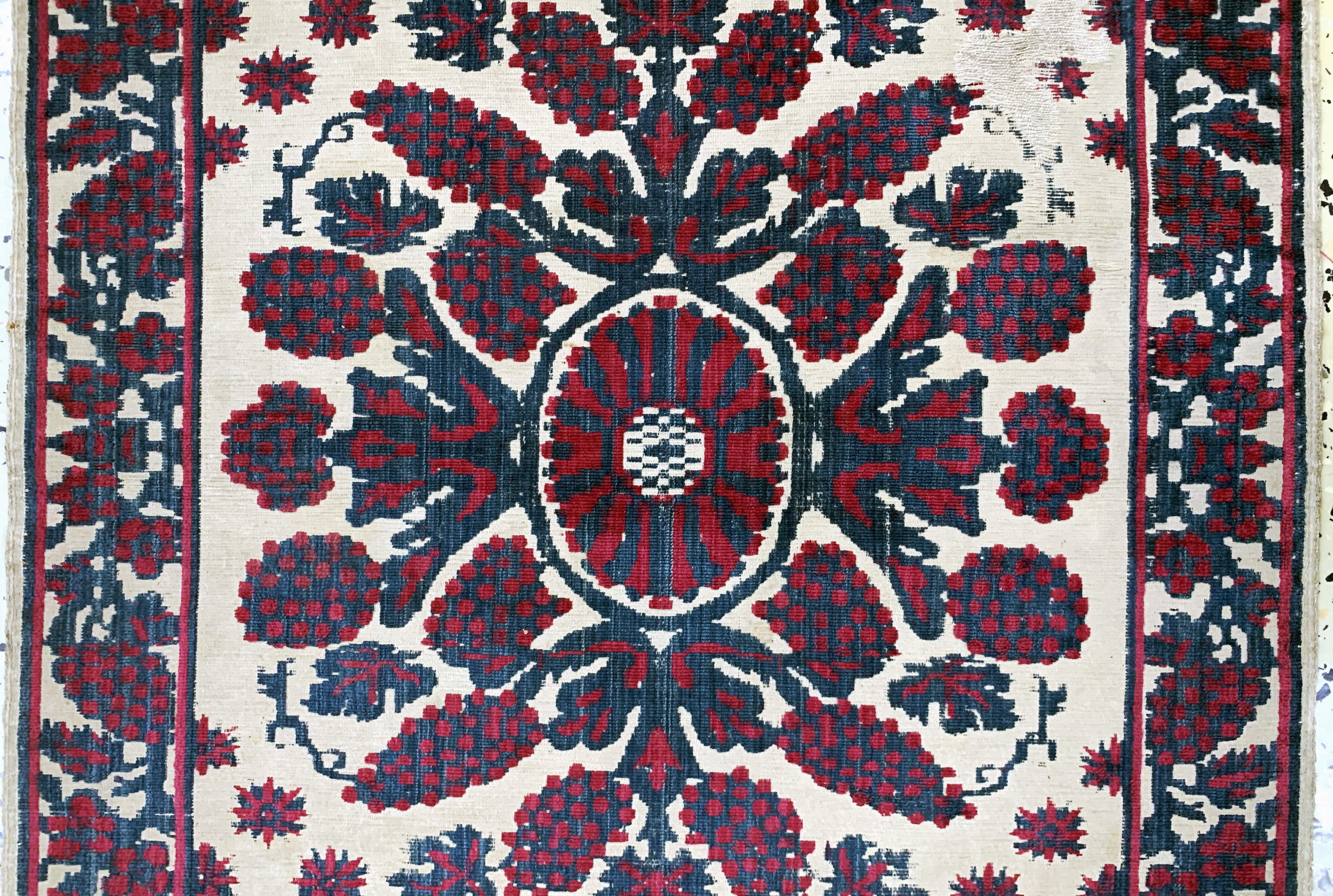 Detail b: Antike Osmanische Stickerei, 18.Jhd, Seidensamt, ca. 110 x 62 cm, EHZ: 2