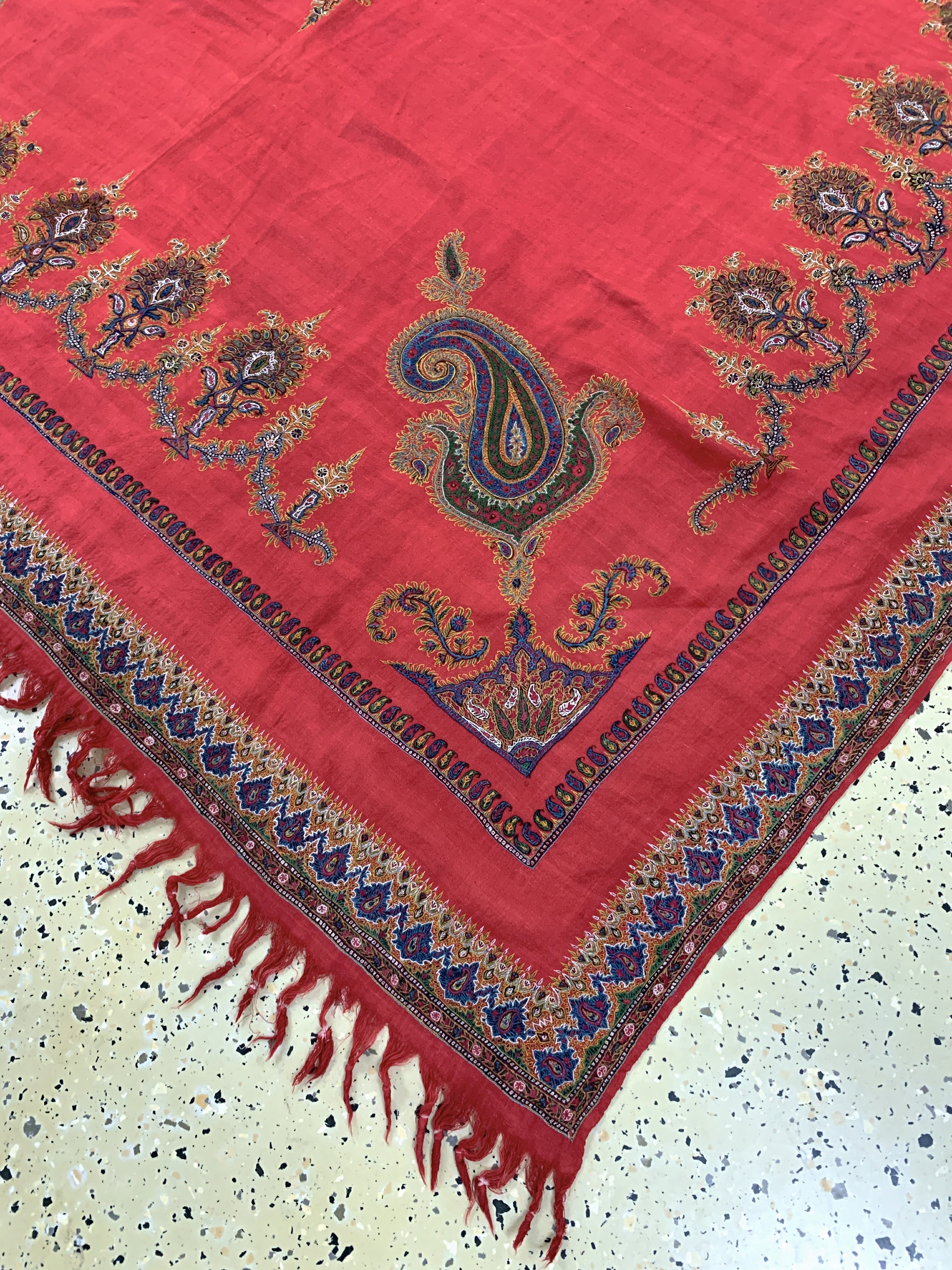 Detail a: Kerman"Susani", Persien, Anfang 20.Jhd, Seidenstickerei, ca. 230 x 170 cm, EHZ: 2, (kleine Löcher)