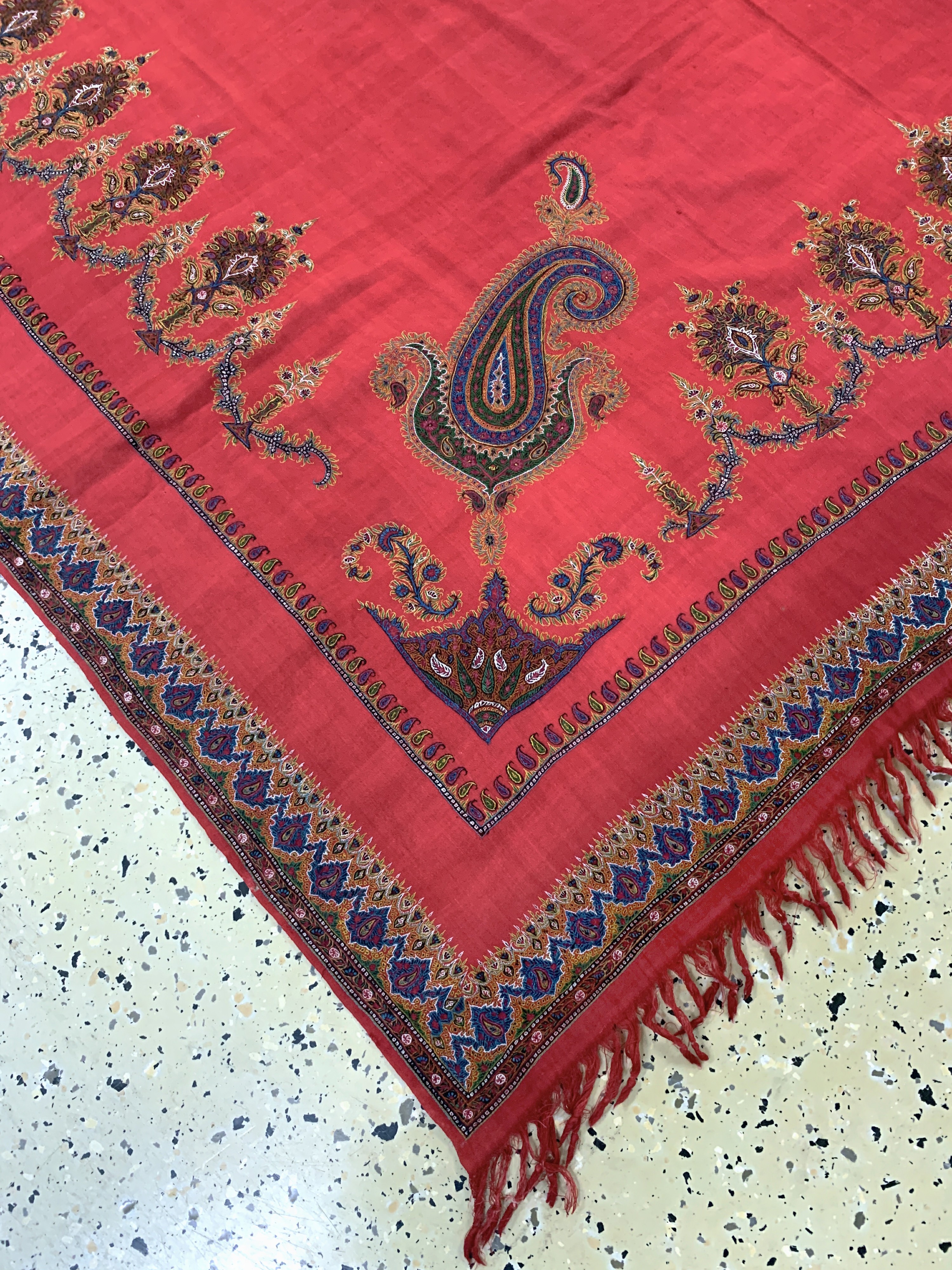 Detail b: Kerman"Susani", Persien, Anfang 20.Jhd, Seidenstickerei, ca. 230 x 170 cm, EHZ: 2, (kleine Löcher)