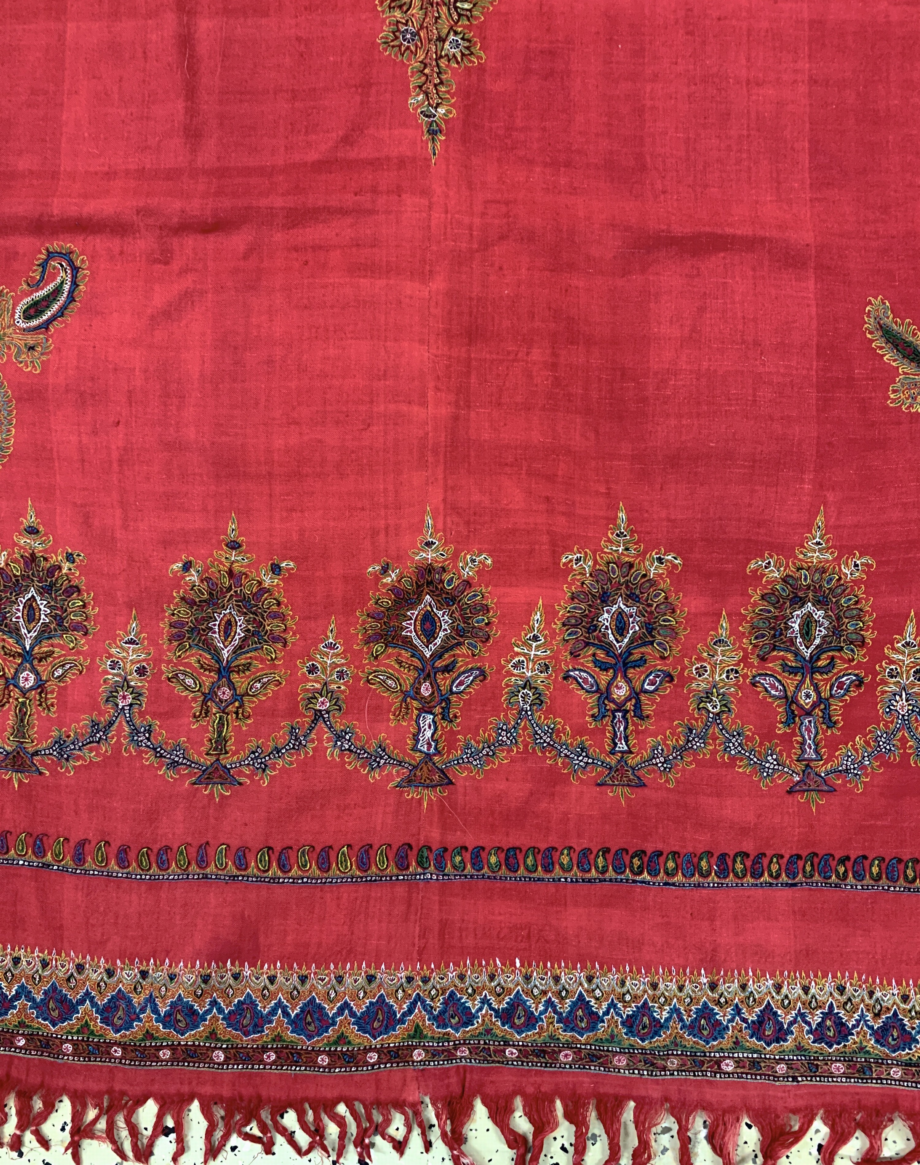 Detail c: Kerman"Susani", Persien, Anfang 20.Jhd, Seidenstickerei, ca. 230 x 170 cm, EHZ: 2, (kleine Löcher)