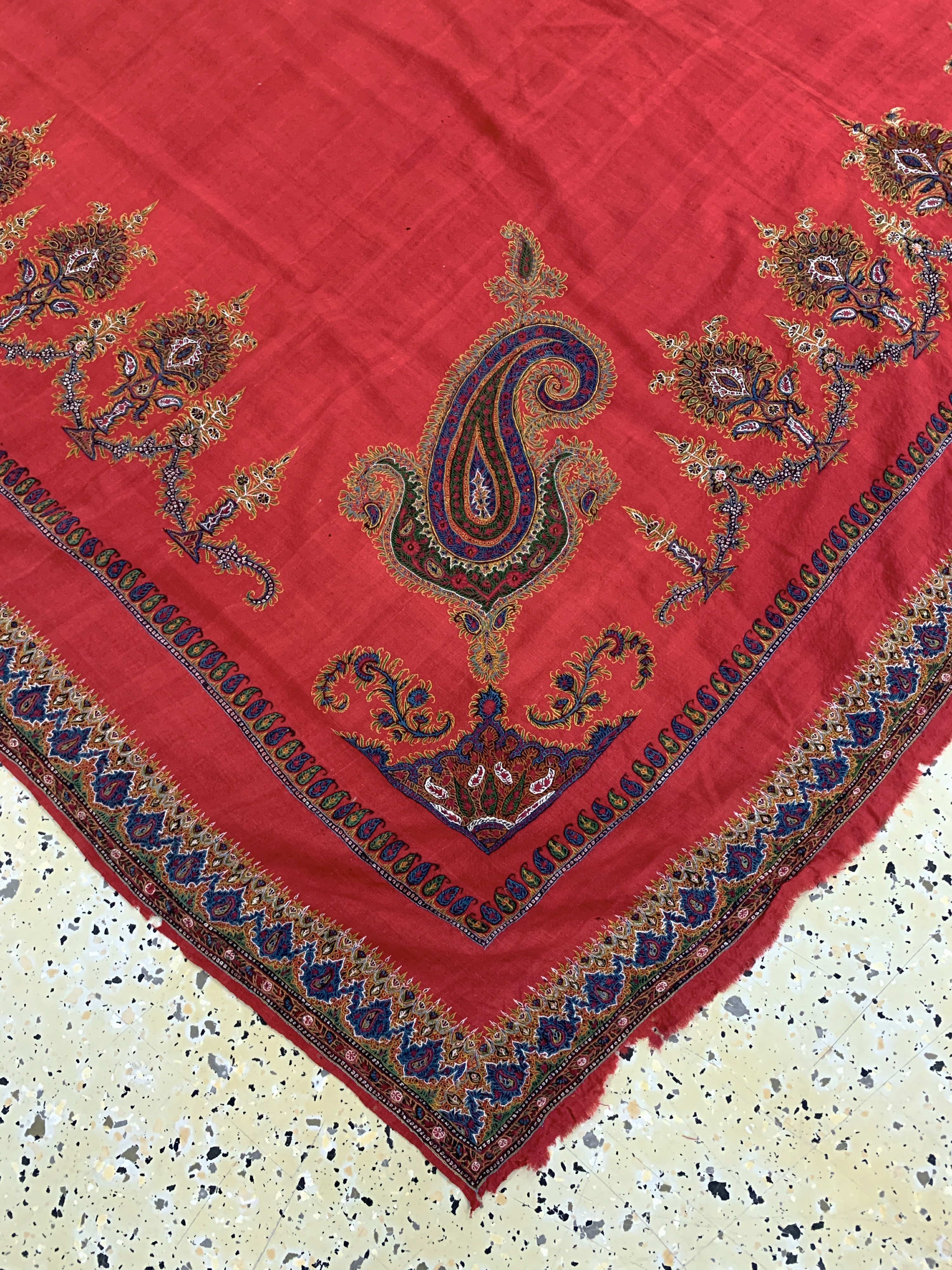 Detail g: Kerman"Susani", Persien, Anfang 20.Jhd, Seidenstickerei, ca. 230 x 170 cm, EHZ: 2, (kleine Löcher)