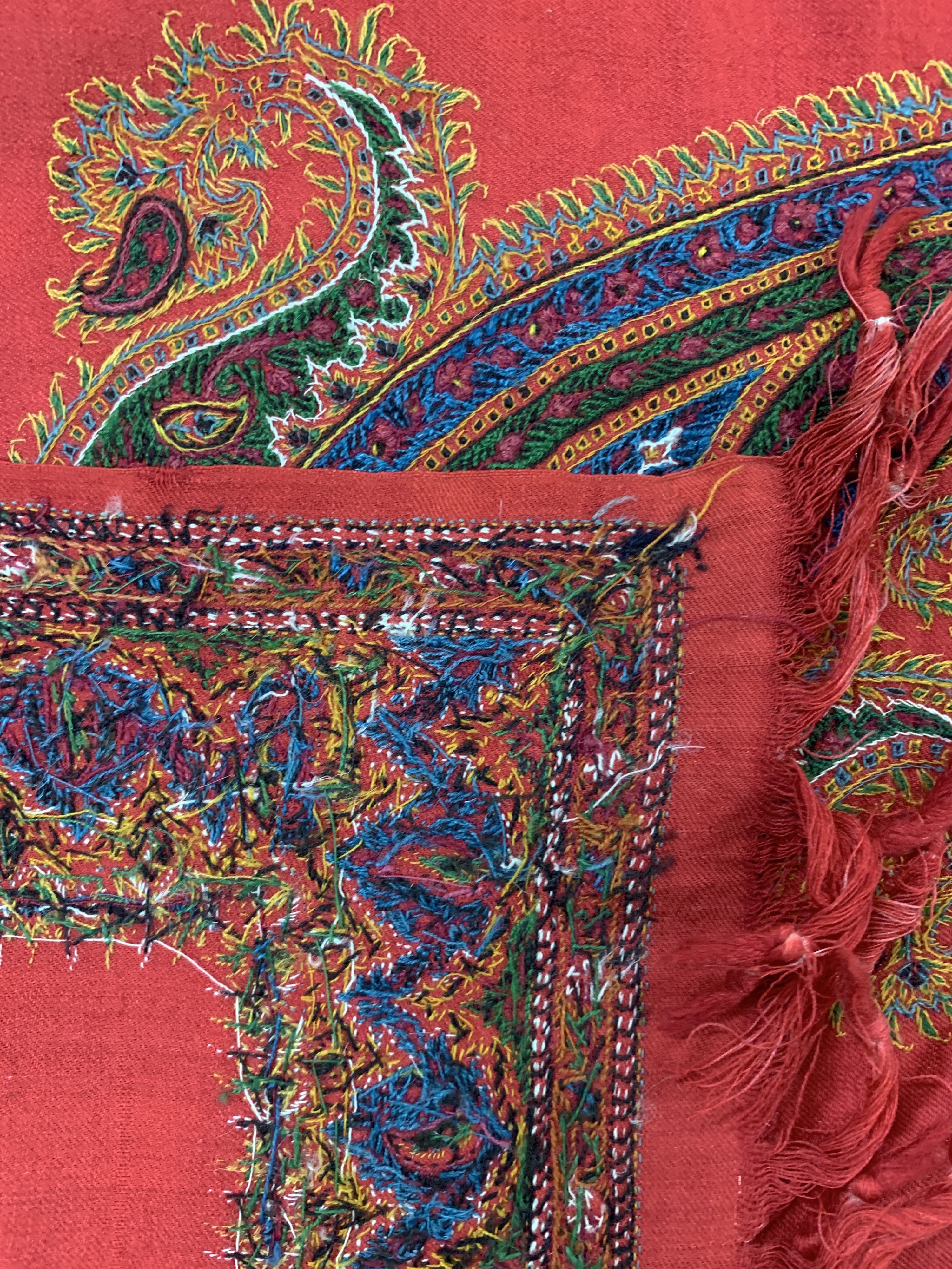 Detail k: Kerman"Susani", Persien, Anfang 20.Jhd, Seidenstickerei, ca. 230 x 170 cm, EHZ: 2, (kleine Löcher)