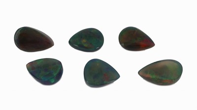 27049201a - Lot 6 lose schwarze Opale, zus. ca. 17.95 ct, tropfenf. Cabochons in versch. Größen, ...