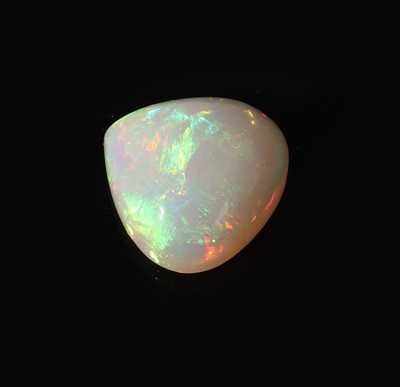 27049207b - Loser weißer Opal, ca. 9.19 ct, triangelf. Cabochon, Farbspiel in Grün und Blau, ca. ...