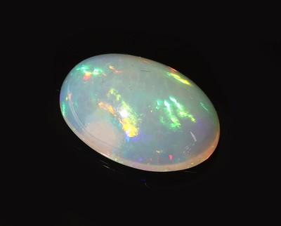 27049209b - Loser weißer Opal, ca. 7.74 ct, ovaler Cabochon, Farbspiel in Blau, Grün und Rot, ...