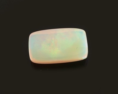 27049211a - Loser weißer Opal, ca. 5.80 ct, kissenf. Cabochon, Farbspiel in Blau, Rot und Grün, ...