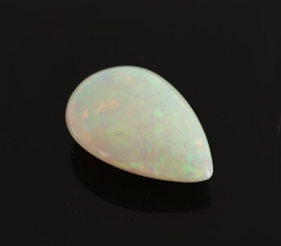 27049215b - Loser weißer Opal, ca. 5.87 ct, tropfenf. Cabochon, Farbspiel in Grün, Blau und Rot, ...