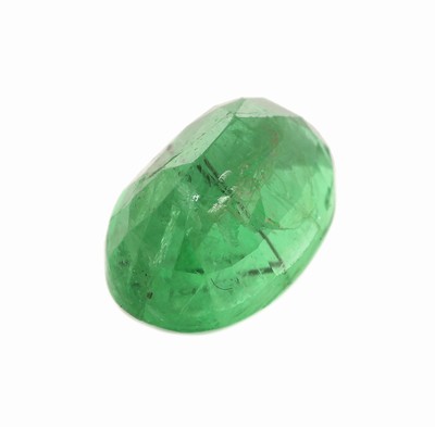 27049236b - Loser Smaragd, ca. 2.93 ct, ovalfacett., ca. 10.68 x 7.48 x 5.53 mm Schätzpreis: 1100, - ...